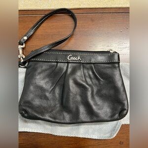 ❤️ Coach Black Leather wristlet with Silver Accents